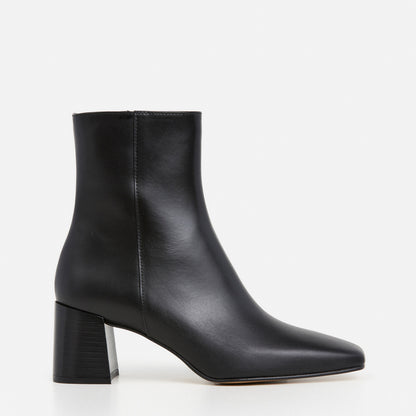 Cay Leather Black