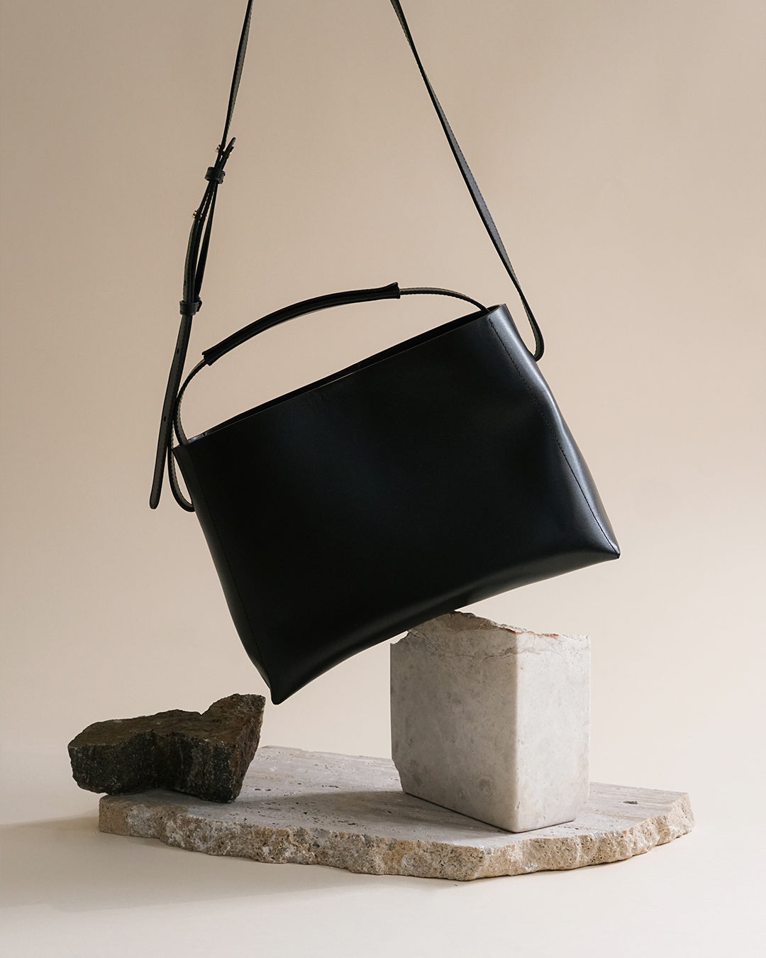 Hedda Grande Handbag Black Leather
