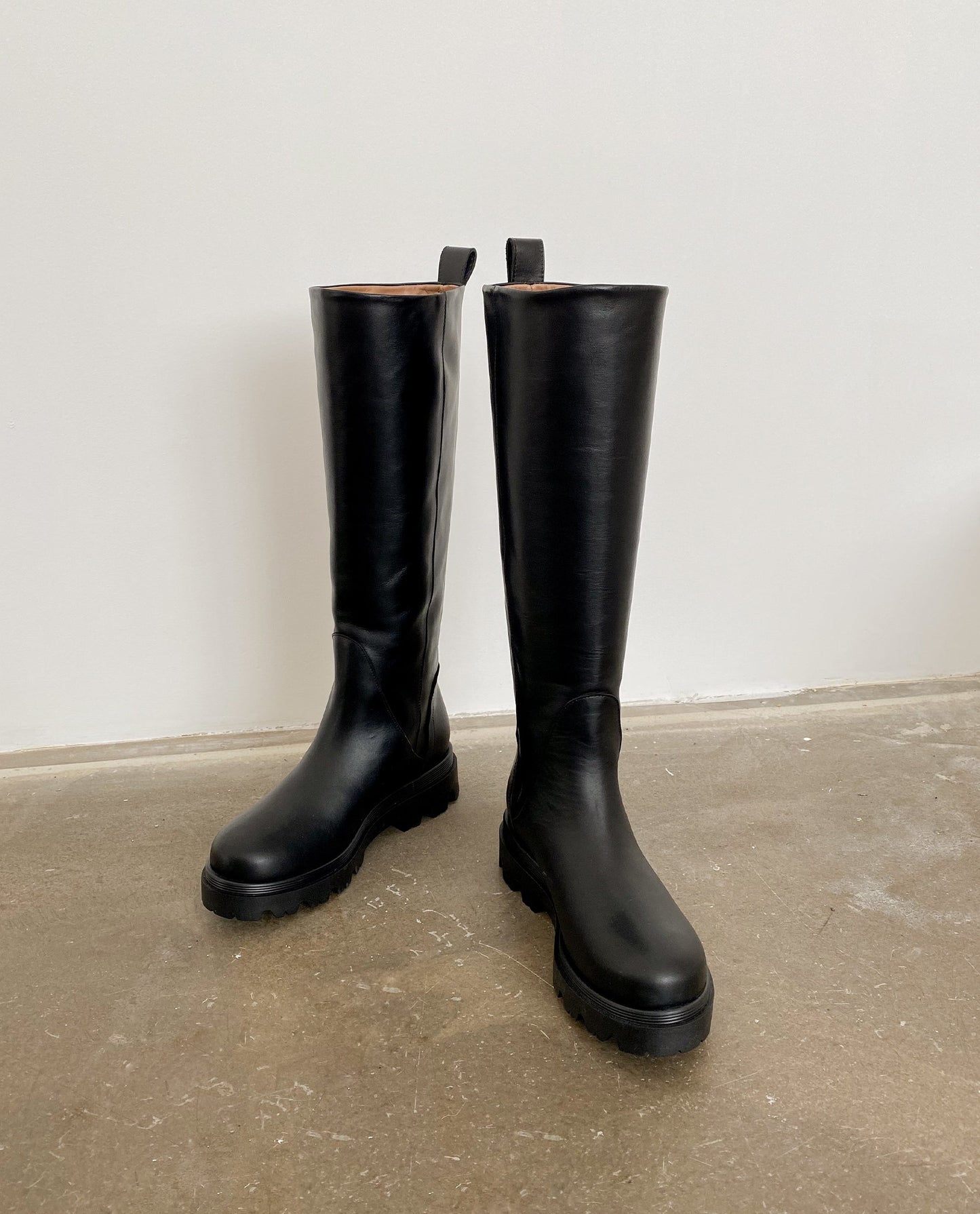 Luna Black Leather
