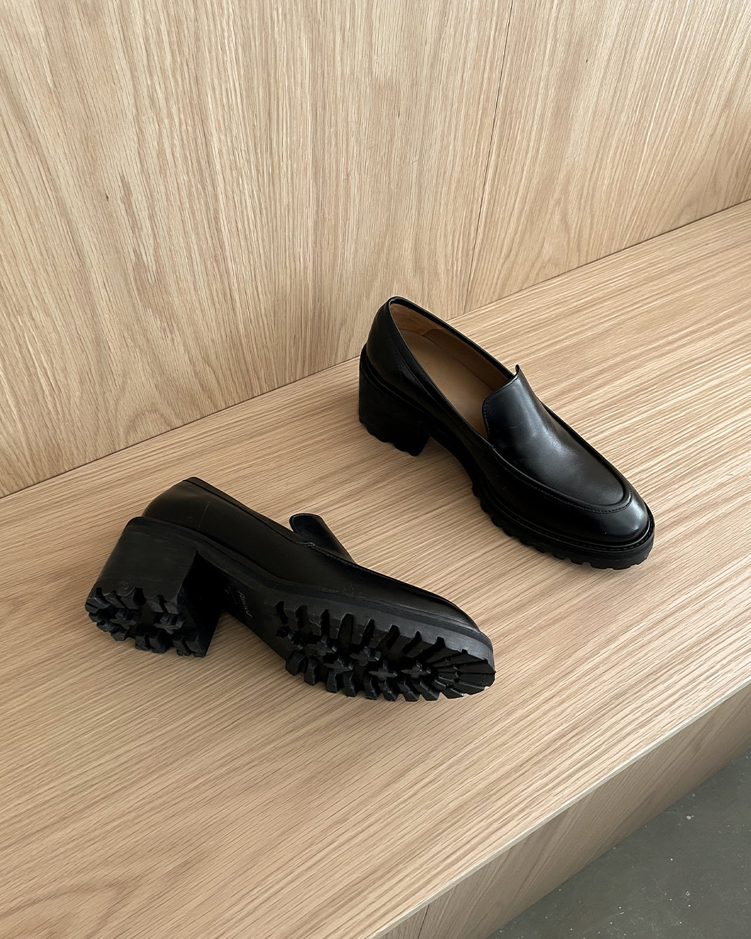 Saga Black Leather
