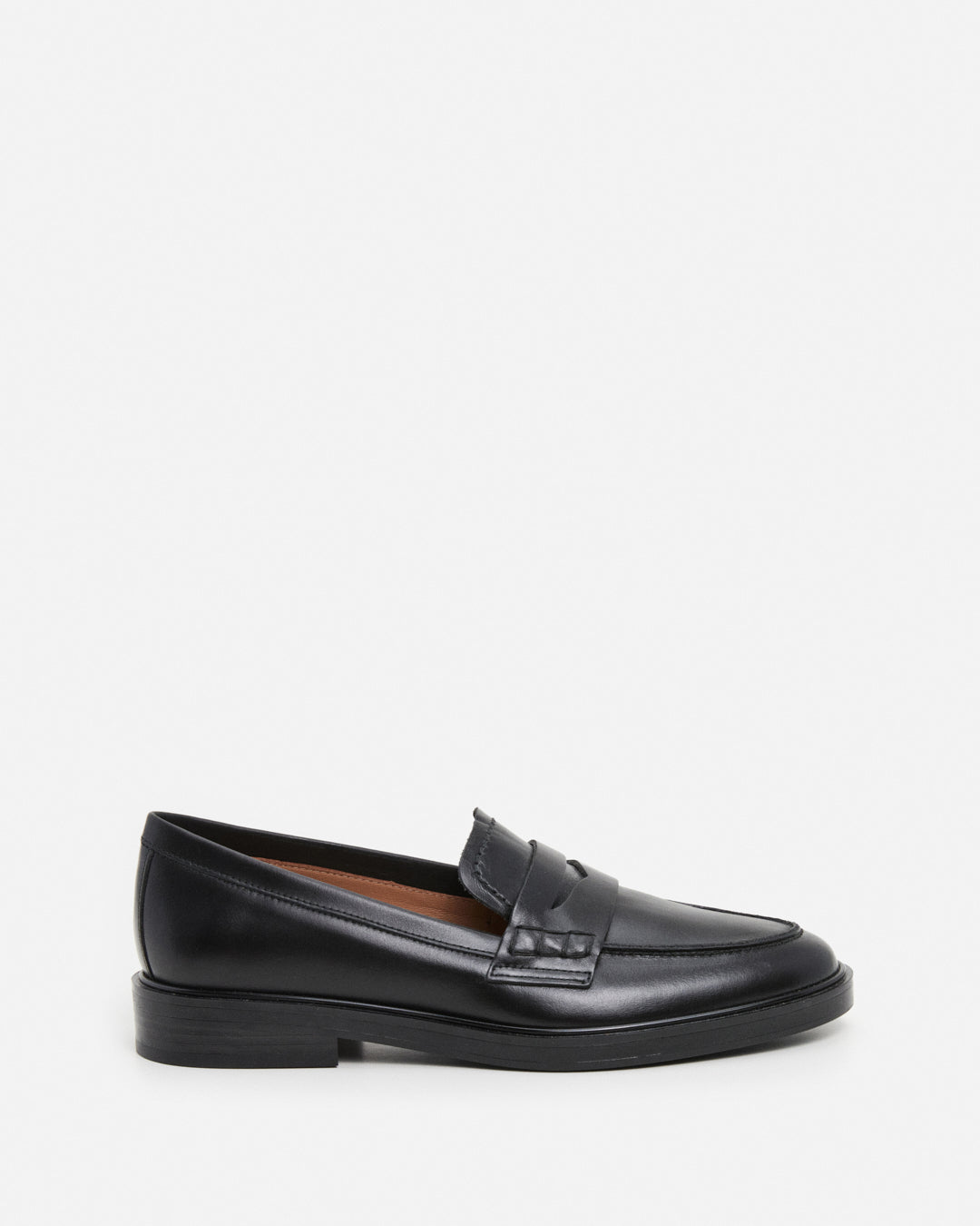ganniFlattered black leather loafer
