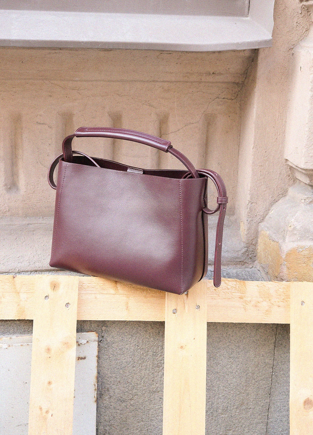 Hedda Midi Handbag Leather Burgundy