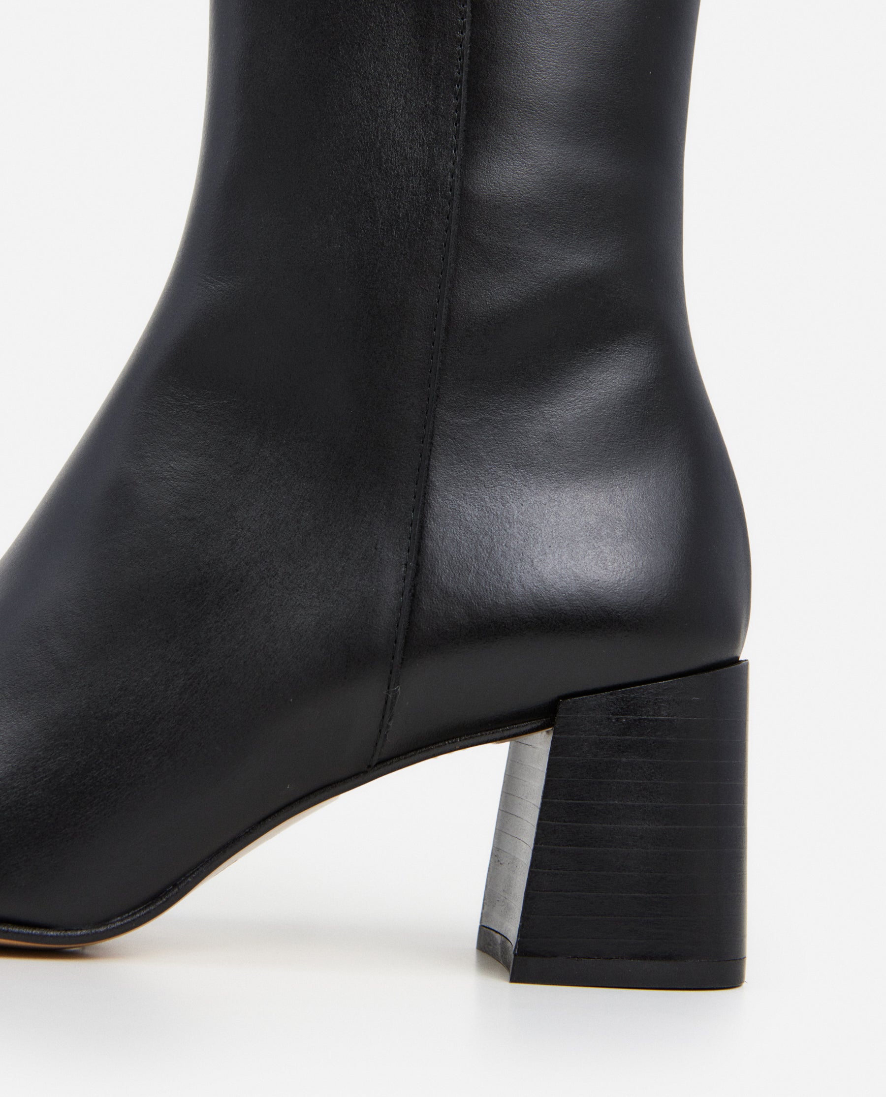 Cay Leather Black
