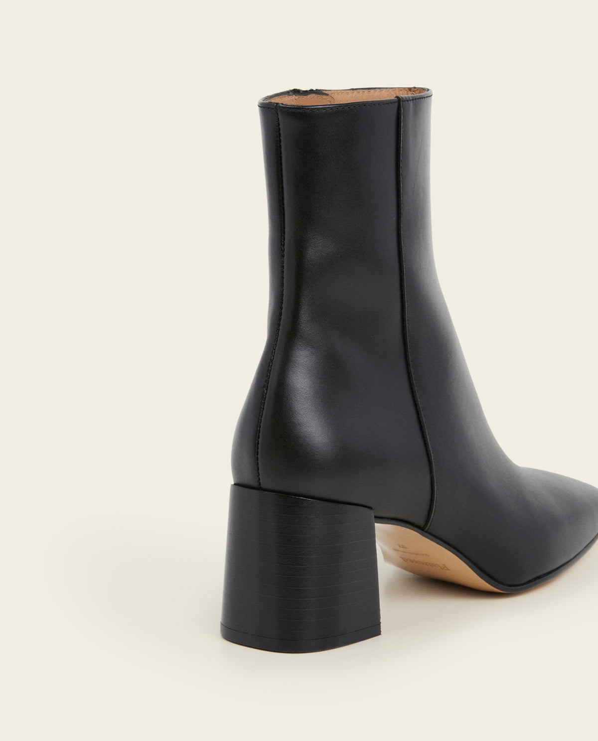 Cay Leather Black
