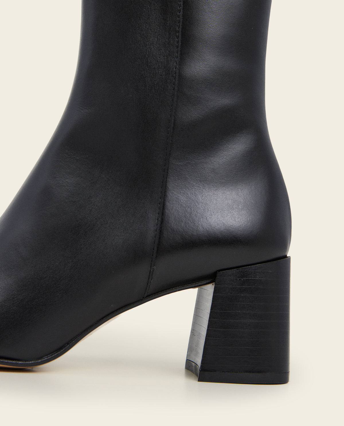 Cay Leather Black