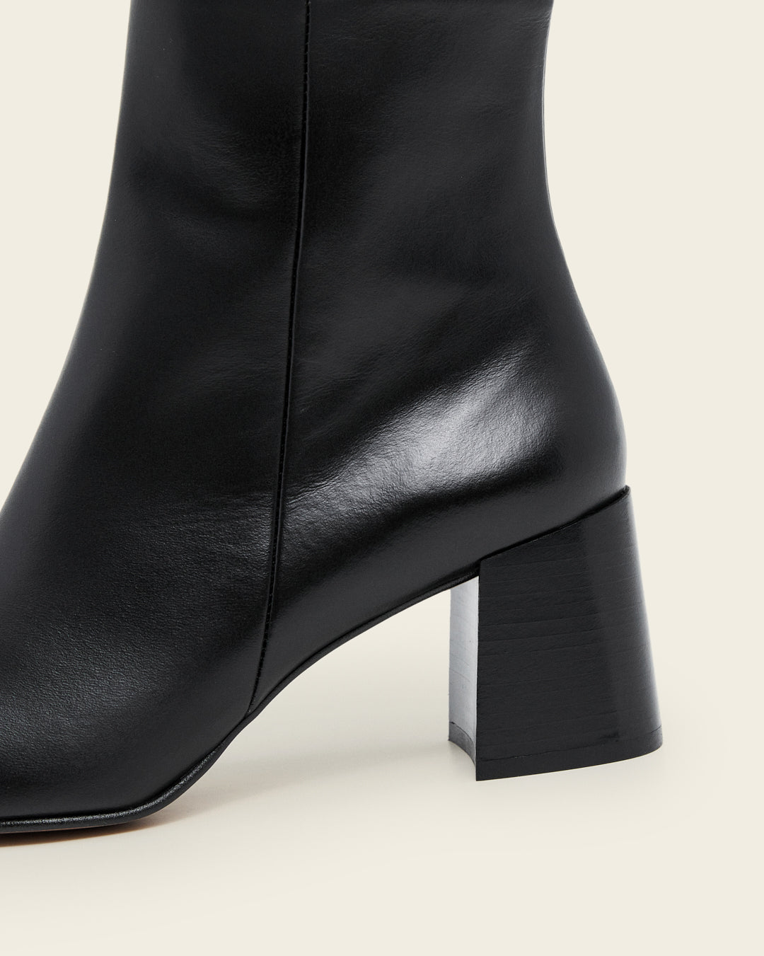 Gill Leather Black