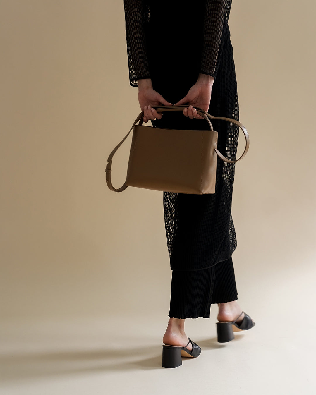 Hedda Midi Handbag Leather Nut – Flattered