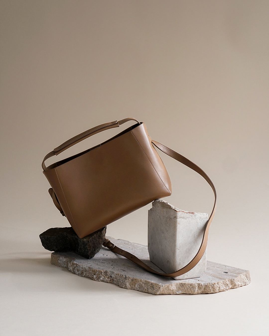 Hedda Midi Handbag Leather Nut