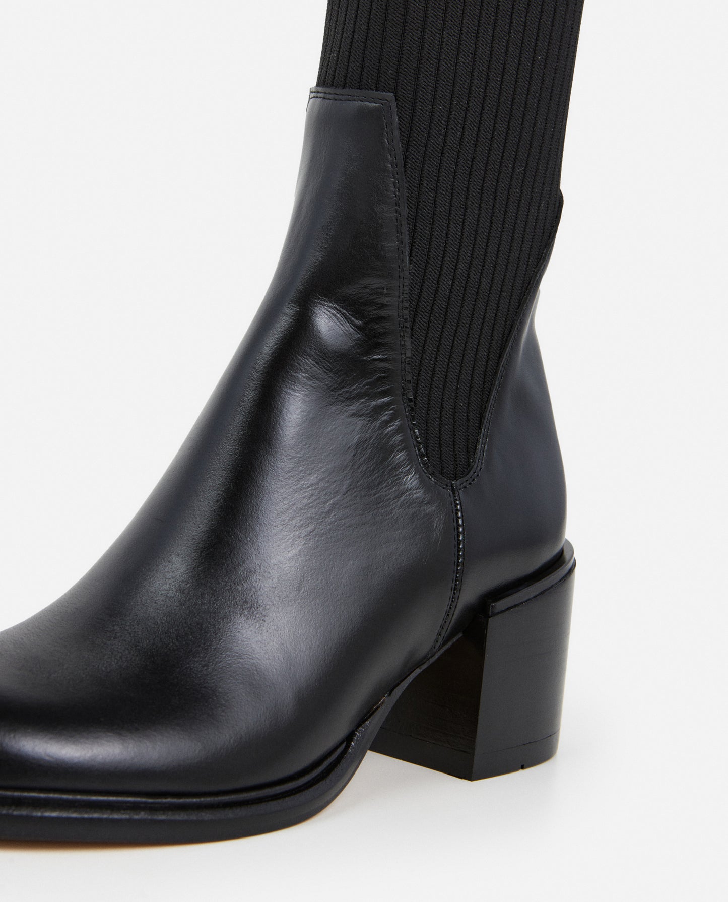 Quinn Leather Black