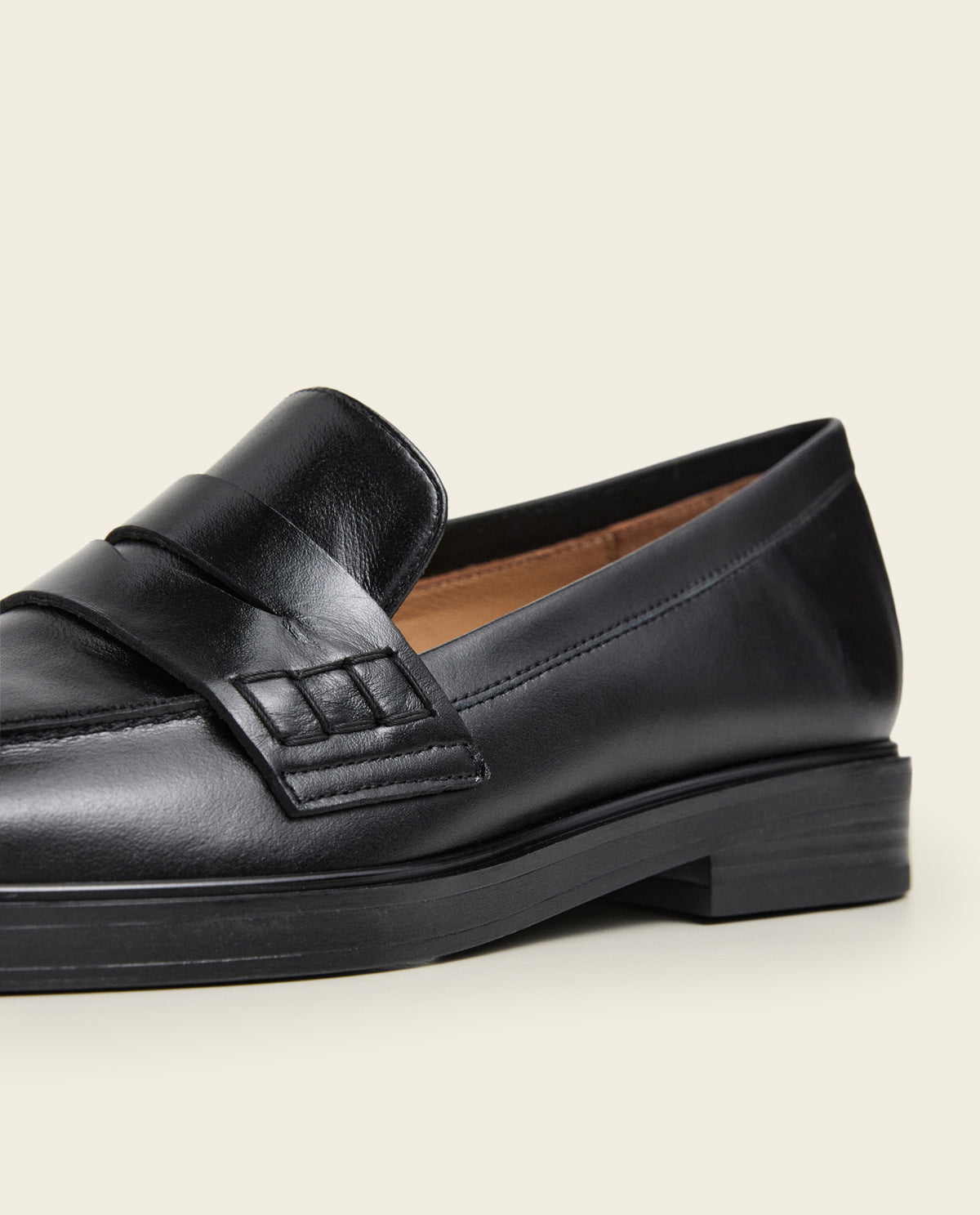 Sara Leather Black
