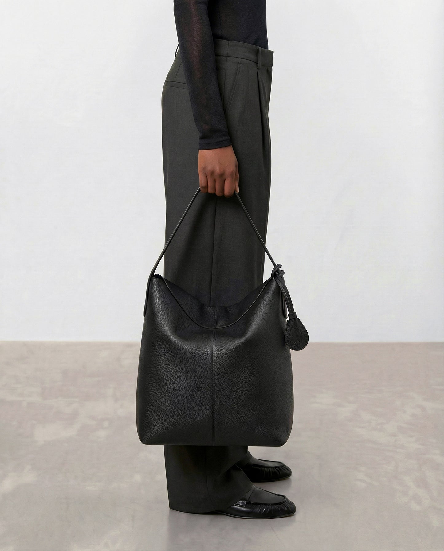 Alda Grande Shoulder Bag Grained Leather Black