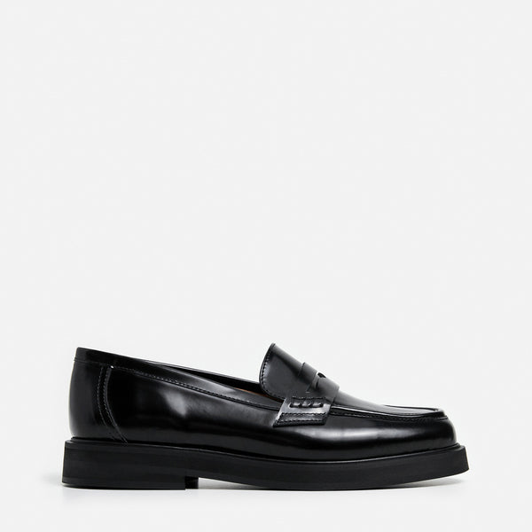 靴 Flattered black leather loafer Sara Leather Black Loafer – Flattered